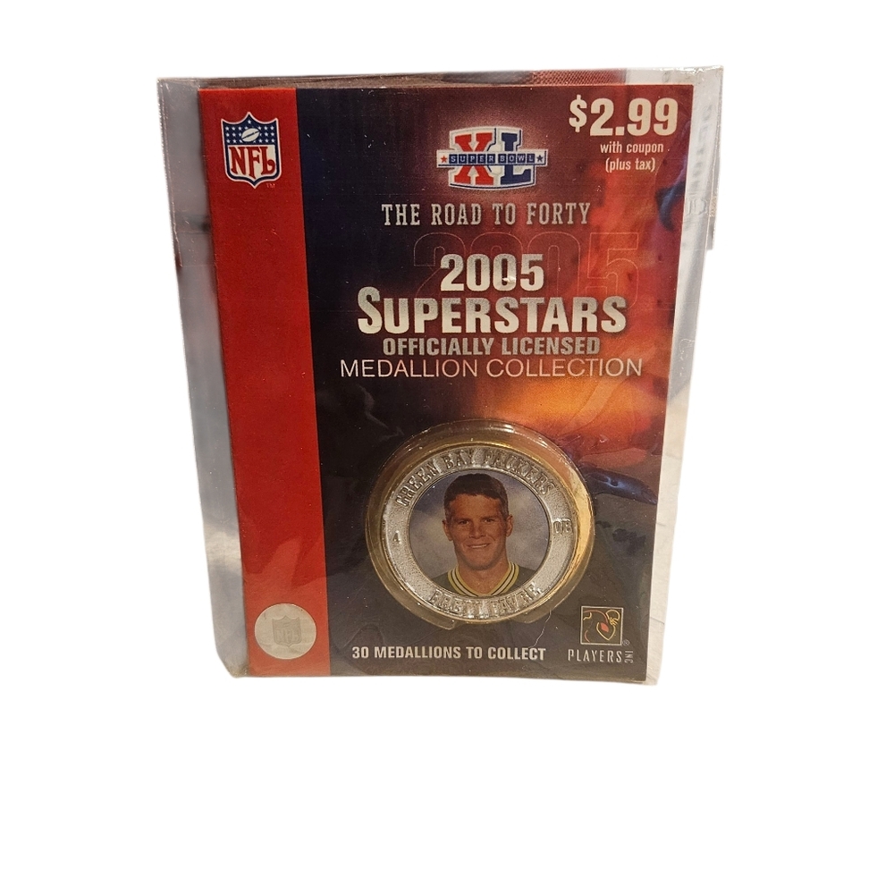 2005 NFL Superstar Medallion Brett Farve Green Bay Packers NWT!!!